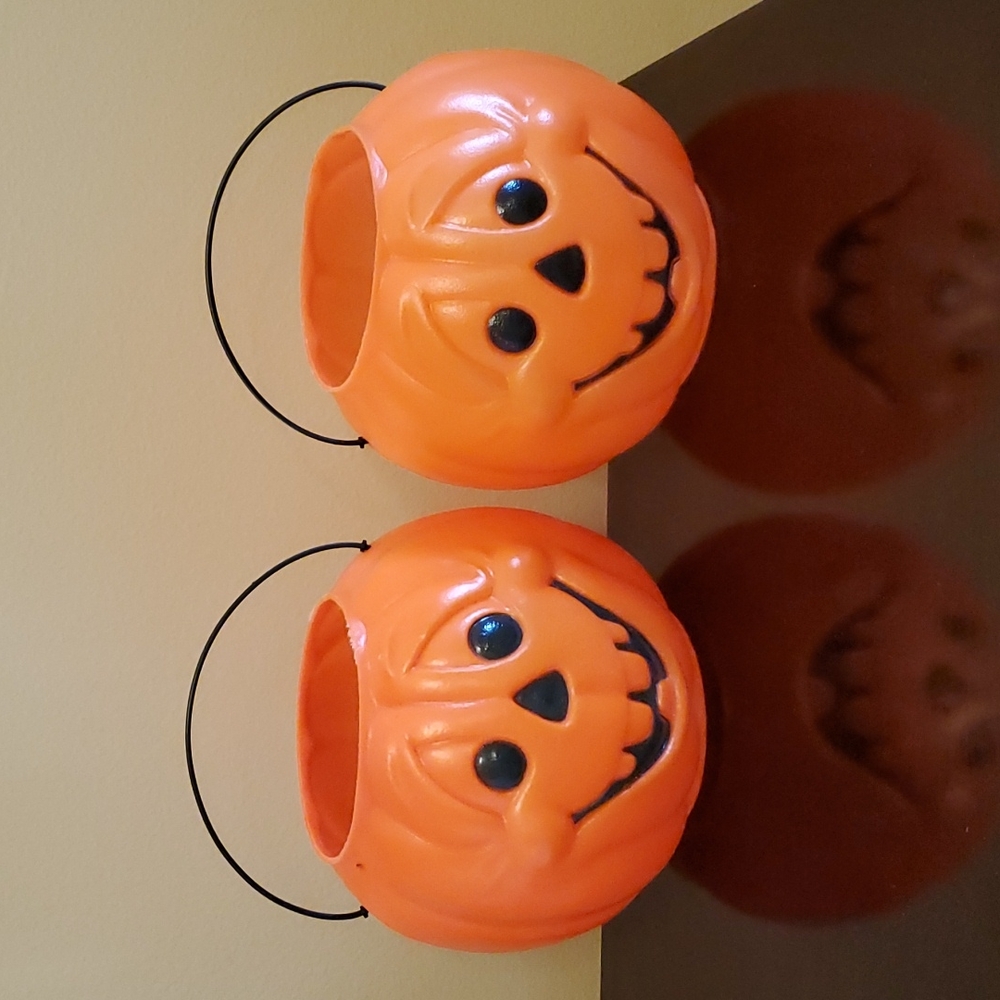 2 GENERAL FOAM PLASTICS HALLOWEEN PUMPKIN BUCKET CANDY VINTAGE blow molds
